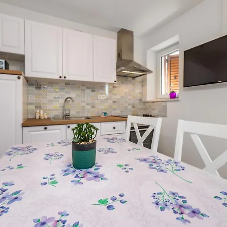 Evelin Apartment