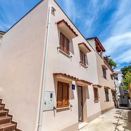 Evelin Apartment